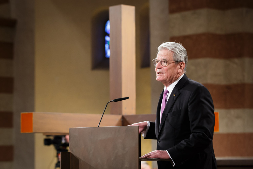 Bundespräsident Joachim Gauck hält eine Ansprache in der St. Michaeliskirche anlässlich des zentralen Buß- und Versöhnungsgottesdienstes im Rahmen des Reformationsjubiläumsjahres in Hildesheim 