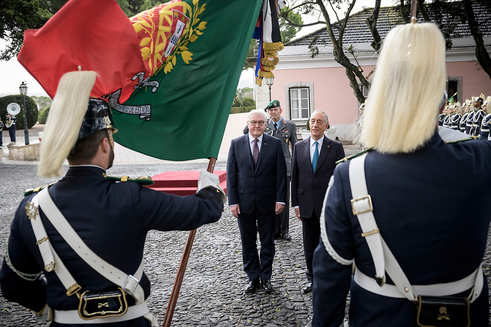 Federal President Frank-Walter Steinmeier is welcomed with military honors by President Marcelo Rebelo de Sousa in his residence Palácio Nacional de Belém in Lisbon on the occasion of his official visit to Portugal 