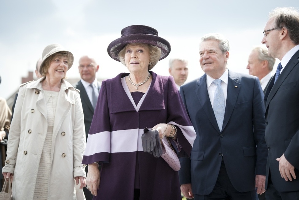 Federal President Joachim Gauck with Ms Daniela Schadt and Queen Beatrix of the Netherlands