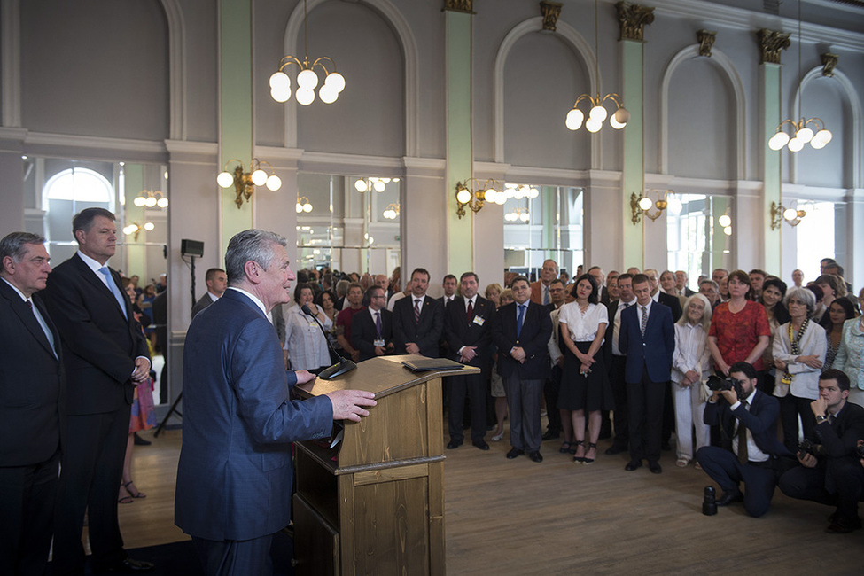 Federal President Joachim Gauck holds a speech at the Democratic Forum in Sibiu on the occasion of the visit to Romania 