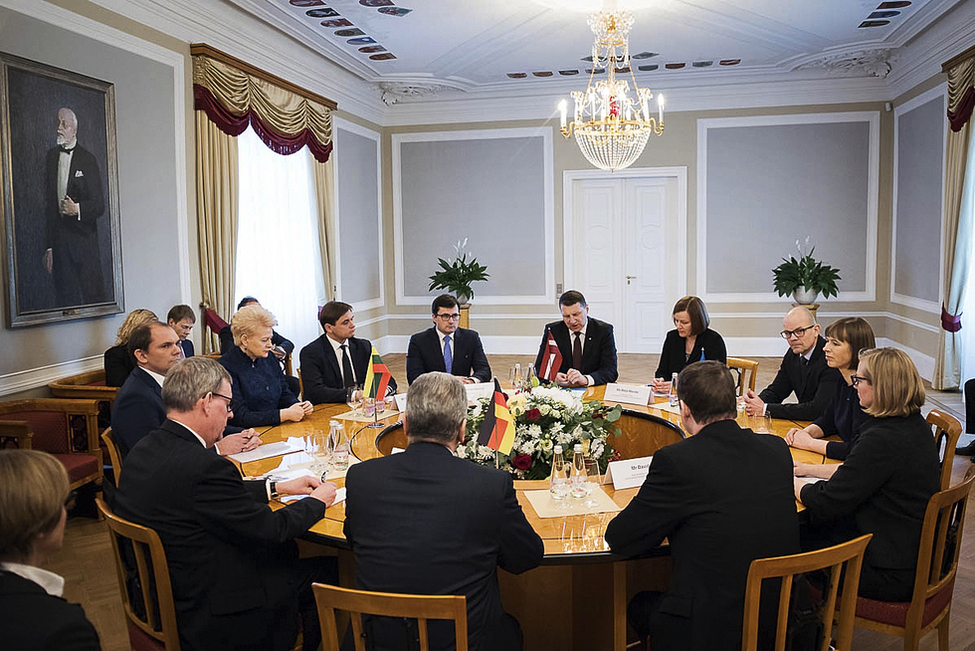 Federal President Joachim Gauck at the opening of the talks with the Heads of State of the Baltic countries in Riga Castle on the occasion of his visit to the Republic of Latvia