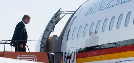 Bundespräsident Christian Wulff besteigt ein Flugzeug