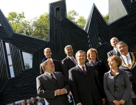 Bundespräsident Christian Wulff vor der Neuen Synagoge in Mainz