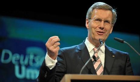 Bundespräsident Christian Wulff hält eine Ansprache bei der Verleihung des Deutschen Umweltpreises 2010 in Bremen