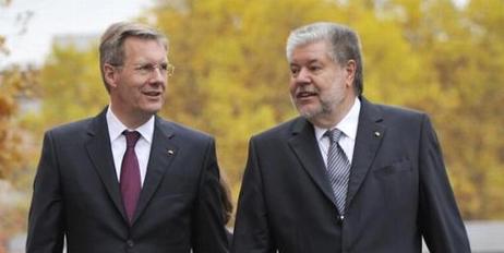 Bundespräsident Christian Wulff und der Ministerpräsident des Landes Rheinland-Pfalz, Kurt Beck, in Mainz