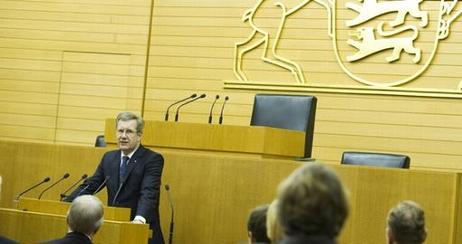 Bundespräsident Christian Wulff vor dem Landtag in Stuttgart