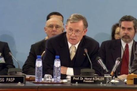 Bundespräsident Köhler hält eine Rede vor dem NATO-Rat in Brüssel.