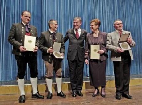 Bundespräsident Köhler mit Empfängern der Zelter- und der Pro-Musica-Plakette