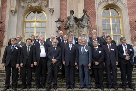 Gruppenbild: Bundespräsident Köhler mit den Nobelpreisträgern