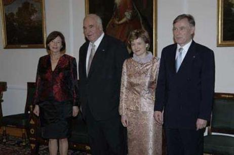 Gruppenbild: Eva-Luise Köhler, Bundeskanzler a. D. Helmut Kohl, Maike Richter und Bundespräsident Horst Köhler