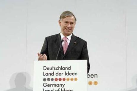 Bundespräsident Horst Köhler am Rednerpult mit der Aufschrift "Deutschland - Land der Ideen"