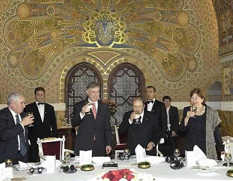 Bundespräsident Horst Köhler beim Toast mit Staatspräsident Bouteflika und den Gästen des Staatsbanketts