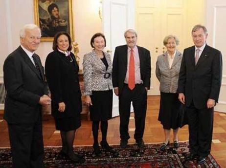 Gruppenbild: Bundespräsident Horst Köhler, Frau Köhler, Ehepaar von Weizsäcker, Gerd Ruge, Frau Intendantin Piel