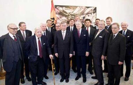 Gruppenbild: der Bundespräsident und die Gäste