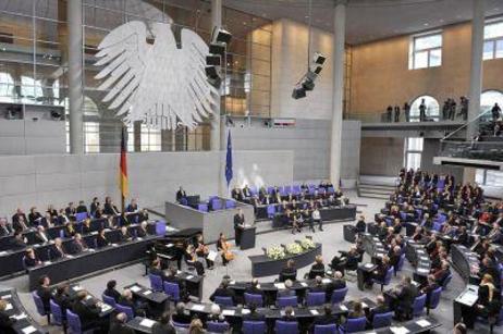 Bundespräsident Horst Köhler am Rednerpult im Bundestag