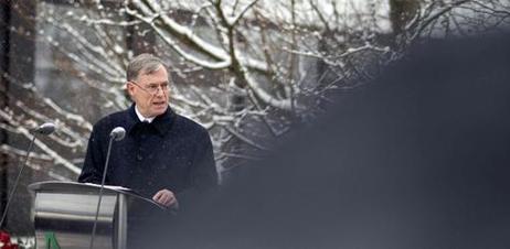 Bundespräsident Horst Köhler steht am Rednerpult.