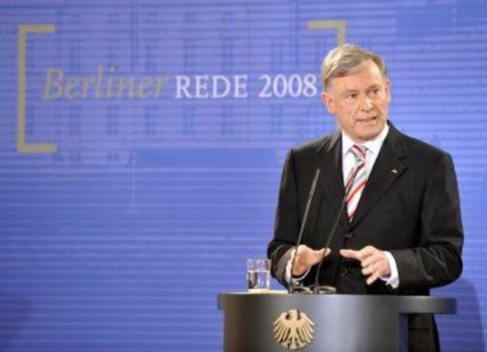 Bundespräsident Horst Köhler am Rednerpult vor blauem Hintergrund
