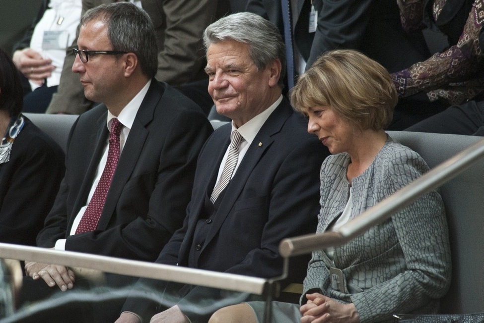 Andreas Voßkulhe, Präsident des Bundesverfassungsgerichts, Joachim Gauck und Daniela Schadt im Bundestag
