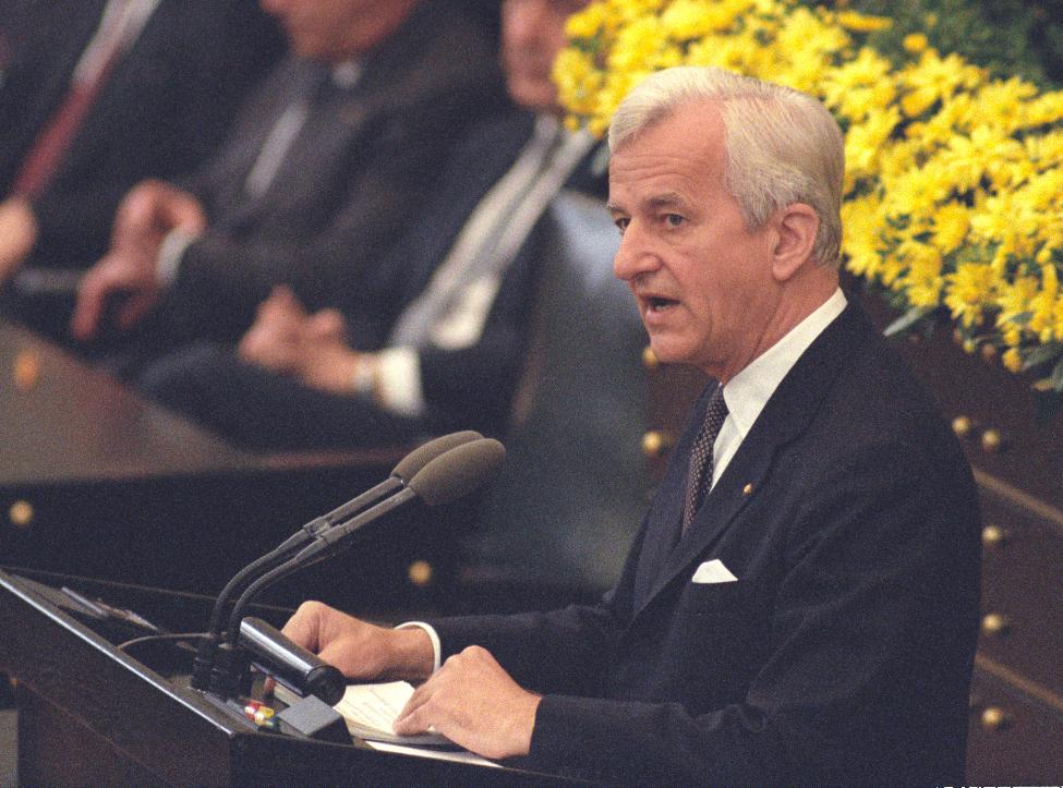 Bundespräsident Richard von Weizsäcker am 8. Mai 1985 bei seiner Rede zum 40. Jahrestag des Endes des Zweiten Weltkrieges in Europa