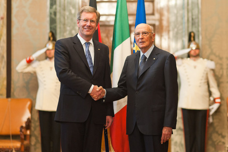 Besuch in Italien - Bundespräsident Christian Wulff mit dem italienischen Staatspräsidenten Giorgio Napolitano in Rom (© Guido Bergmann) Besuch in Italien - Bundespräsident Christian Wulff mit dem italienischen Staatspräsidenten Giorgio Napolitano in Rom