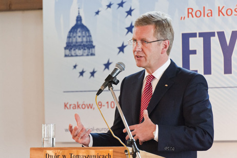 Reise in die Republik Polen - Bundespräsident Christian Wulff bei der Eröffnung der XI. Internationalen Konferenz Die Rolle der katholischen Kirche im Prozess der europäischen Integration (© Guido Bergmann) Reise in die Republik Polen - Bundespräsident Christian Wulff bei der Eröffnung der XI. Internationalen Konferenz Die Rolle der katholischen Kirche im Prozess der europäischen Integration
