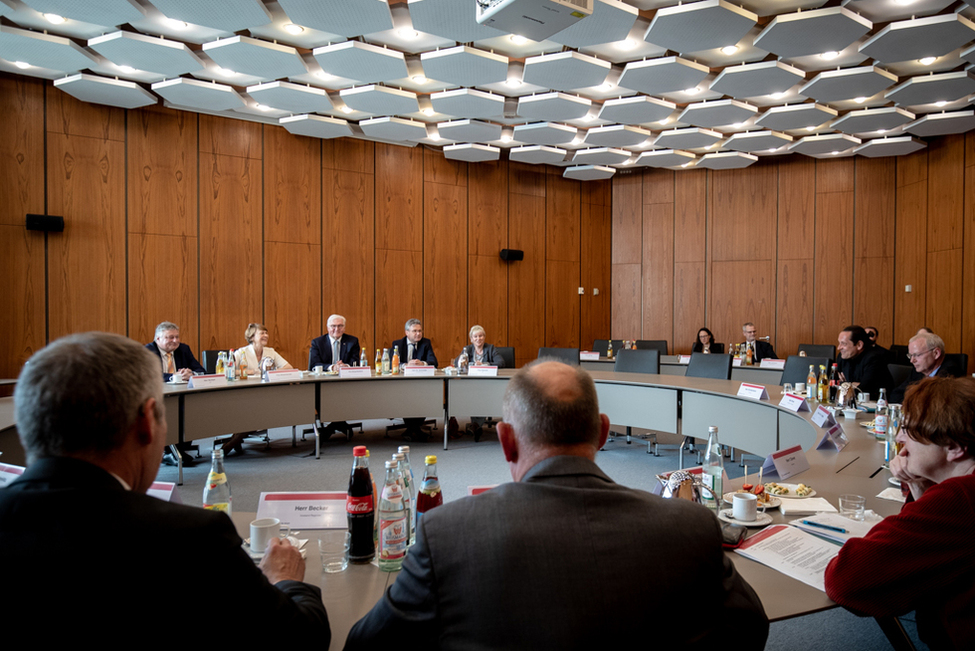 Bundespräsident Frank-Walter Steinmeier und Elke Büdenbender im Gespräch zum Thema "Auswirkungen der Digitalisierung auf den Arbeitsmarkt" bei Ihrem Besuch der Bundesagentur für Arbeit in Nürnberg