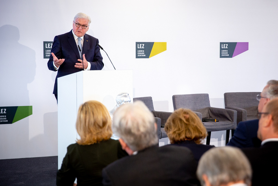 Bundespräsident Frank-Walter Steinmeier hält bei der Eröffnung des Ludwig Erhard Zentrums eine Ansprache