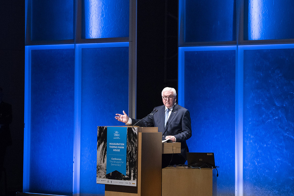 Bundespräsident Frank-Walter Steinmeier hält eine Ansprache bei der Konferenz 'The Struggle for Democracy' im Getty Research Institut anlässlich der Eröffnung des Thomas-Mann-Hauses in Los Angeles anlässlich seiner Reise in die USA 