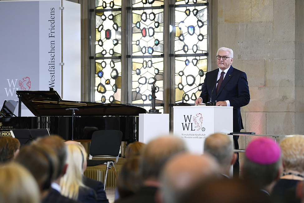 Bundespräsident Frank-Walter Steinmeier hält eine Laudatio bei der Verleihung des Internationalen Preises des Westfälischen Friedens 2018 im Festsaal vom Rathaus in Münster