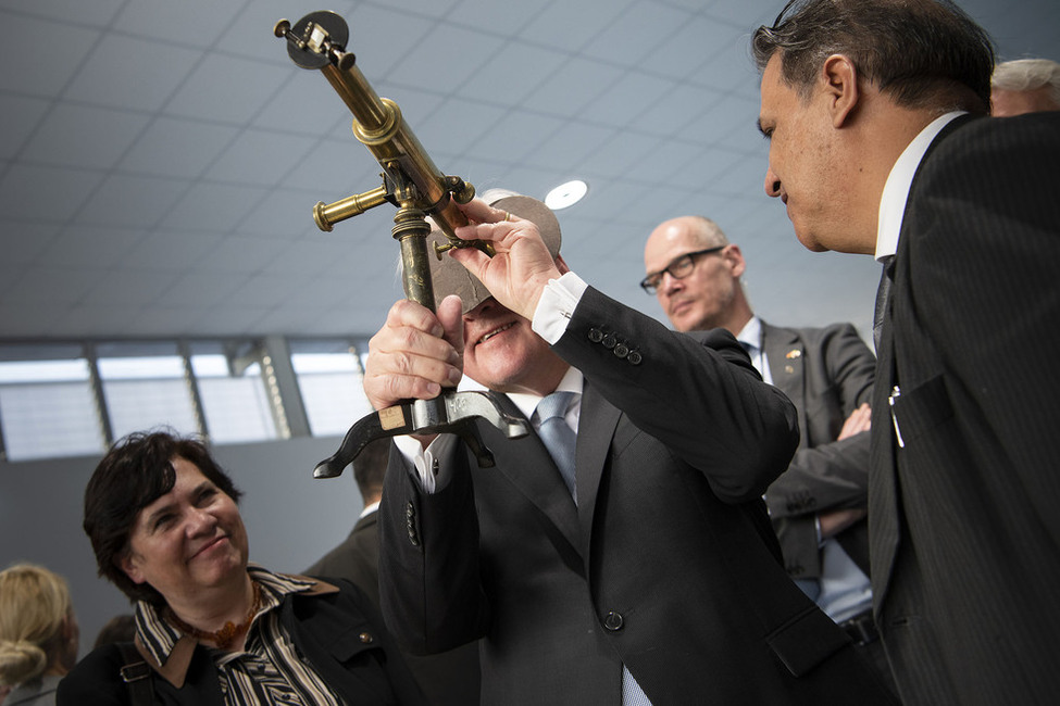 Bundespräsident Frank-Walter Steinmeier bei einem Rundgang in der Deutschen Schule Quito