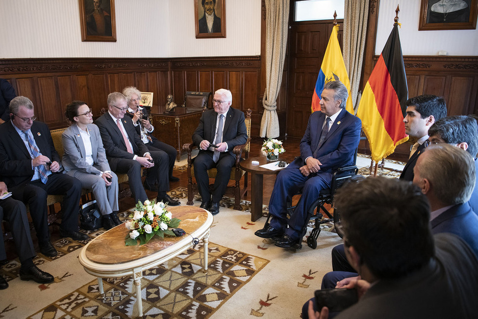 Bundespräsident Frank-Walter Steinmeier im Gespräch mit dem Präsidenten der Republik Ecuador, Lenín Voltaire Moreno Garcés, und den Mitgliedern der Delegation im Präsidentenpalast