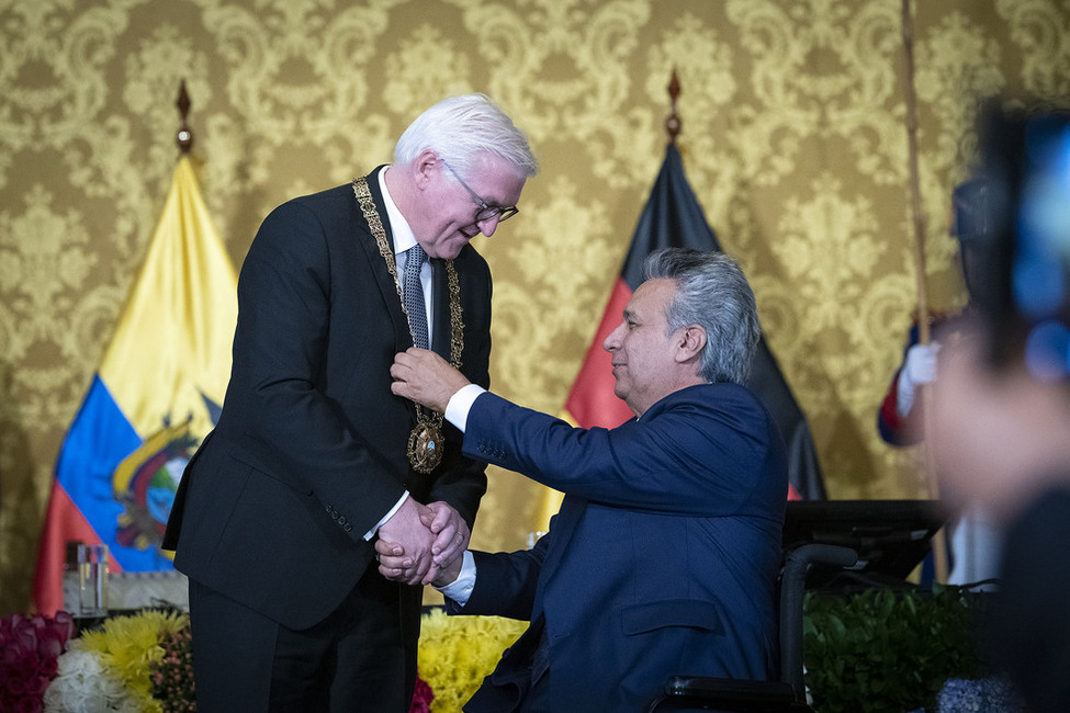 Bundespräsident Frank-Walter Steinmeier erhält den Nationalen Verdienstorden, die höchste Auszeichnung Ecuadors für ausländische Würdenträger vom Präsidenten der Republik Ecuador, Lenín Voltaire Moreno Garcés in Quito