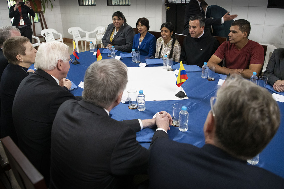 Bundespräsident Frank-Walter Steinmeier im Gespräch mit Geflüchteten und Mitarbeiterinnen und Mitarbeitern der Flüchtlingsherberge San Juan de Dios in Quito