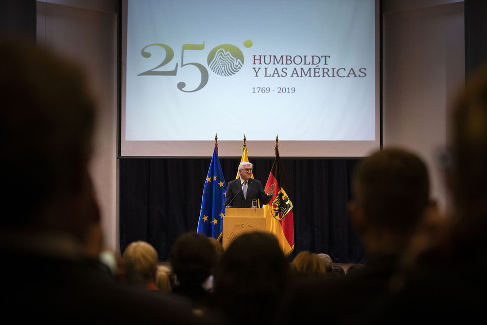 Bundespräsident Frank-Walter Steinmeier hält eine Rede bei der Feierlichen Eröffnung der Humboldt Saison an der Päpstlichen Katholischen Universität von Ecuador in Quito