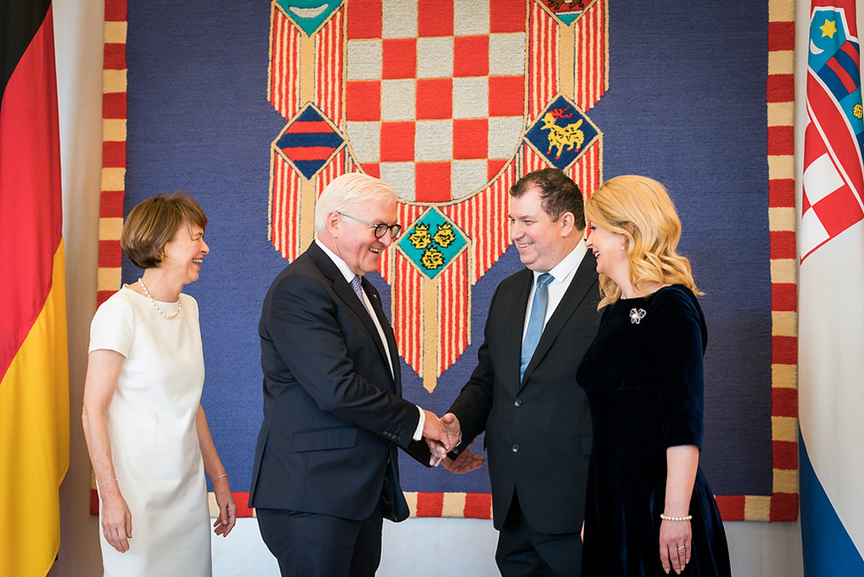 Bundespräsident Frank-Walter Steinmeier und Elke Büdenbender bei der Begegnung mit der Präsidentin der Republik Kroatien, Kolinda Grabar-Kitarovic, und ihrem Ehemann Jakov Kitarovic im Amtssitz der Präsidentin in Kroatien