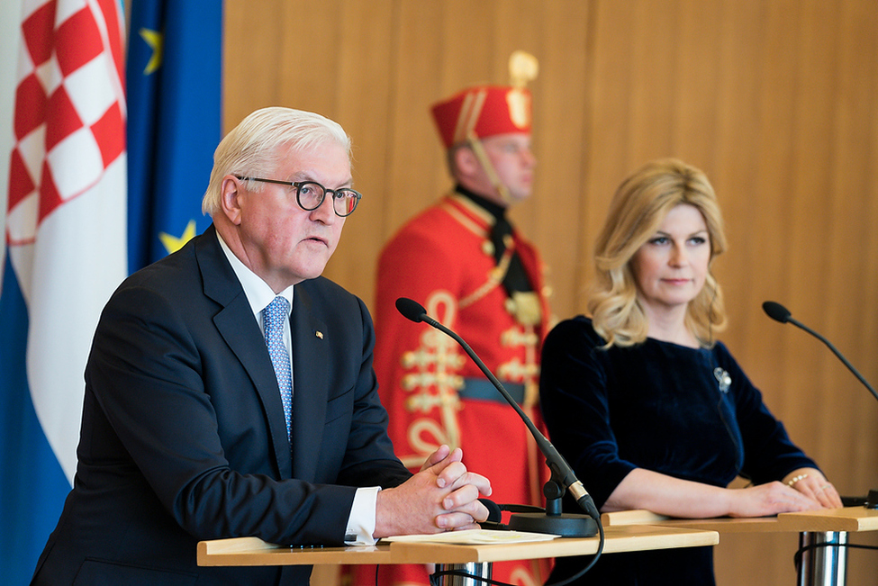 Bundespräsident Frank-Walter Steinmeier und die Präsidentin der Republik Kroatien, Kolinda Grabar-Kitarovic, bei der Begegnung mit der Presse im Amtssitz der Präsidentin in Zagreb