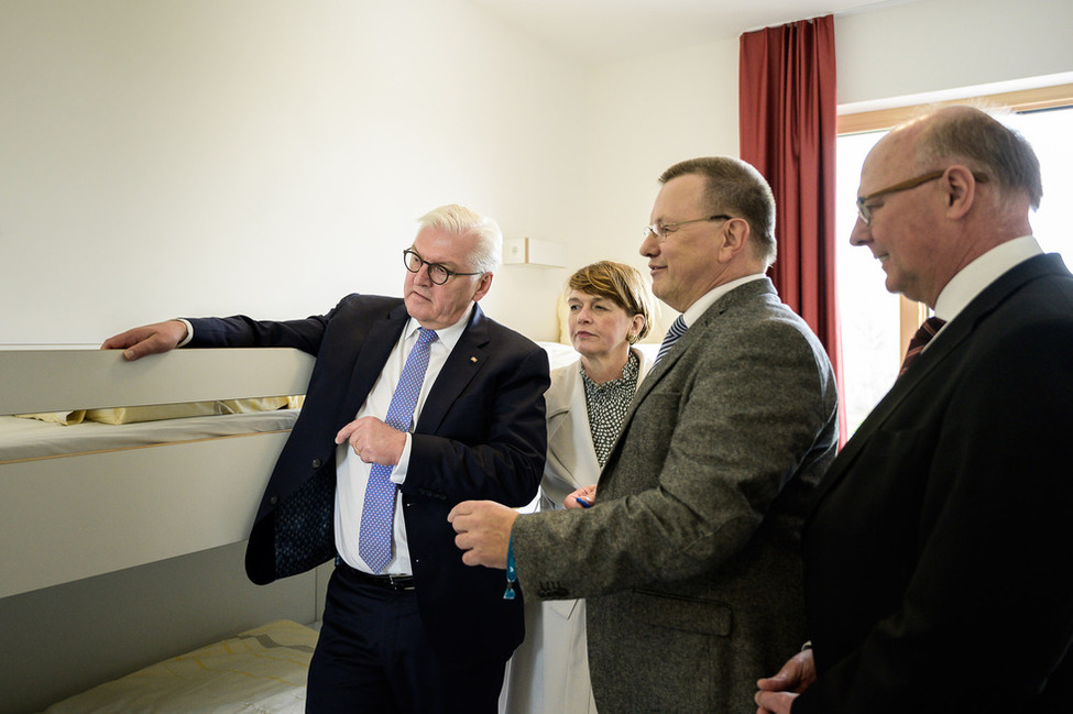 Bundespräsident Frank-Walter Steinmeier und Elke Büdenbender bei einem Rundgang durch die neue Jugendherberge in Heilbronn