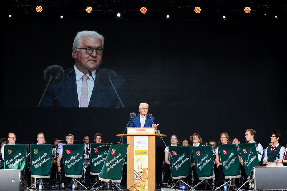 Bundespräsident Frank-Walter Steinmeier bei der Ansprache beim Gemeinschaftskonzert des 6. Deutschen Musikfestes in Osnabrück.