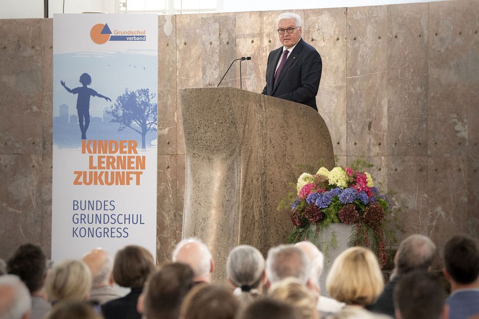 Bundespräsident Frank-Walter Steinmeier hält am 13. September eine Rede beim Festakt "100 Jahre Grundschule" zur Eröffnung des Bundesgrundschulkongresses "Kinder Lernen Zukunft" in der Paulskirche in Frankfurt am Main