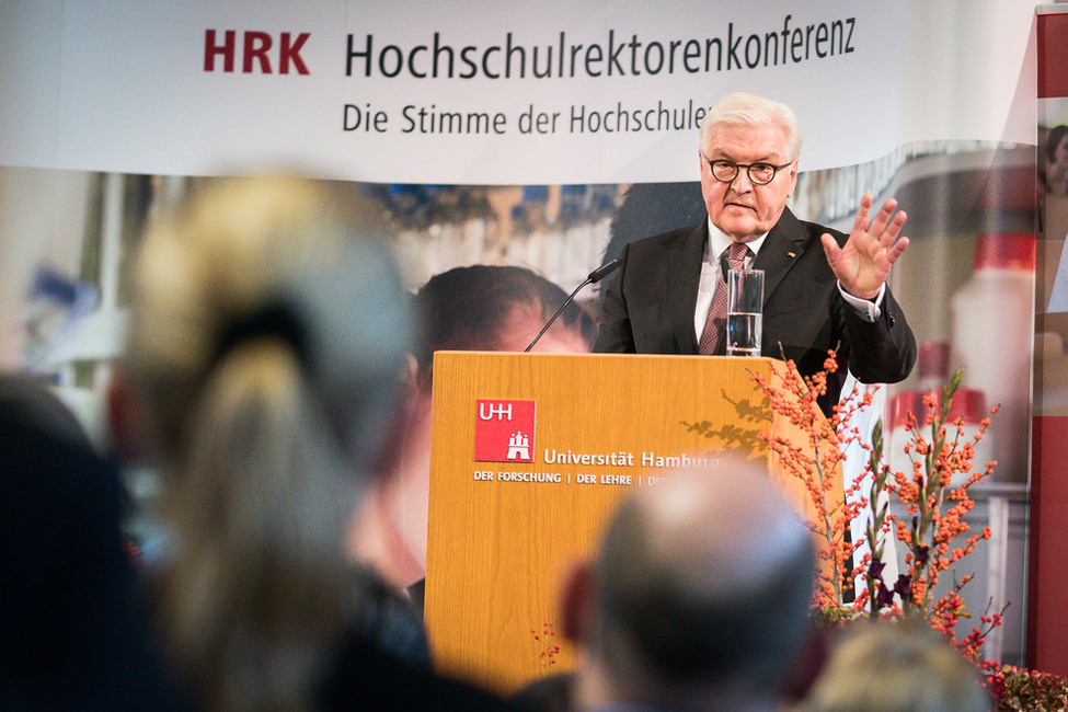 Bundespräsident Frank-Walter Steinmeier hält eine Rede bei der Hochschulrektorenkonferenz an der Universität Hamburg