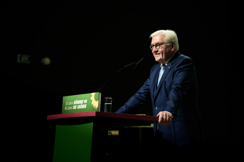 Bundespräsident Frank-Walter Steinmeier hält eine Rede bei der Festveranstaltung "30 Jahre Bündnis 90 und 40 Jahre Die Grünen" in Berlin