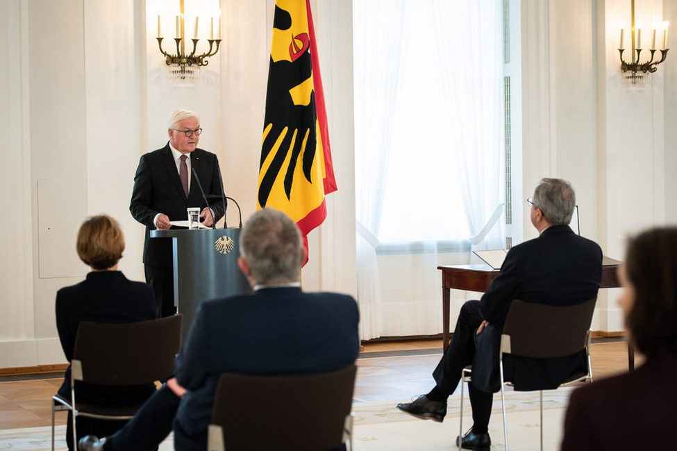 Bundespräsident Frank-Walter Steinmeier hält eine Ansprache zum Richterwechsel am Bundesverfassungsgericht im Großen Saal in Schloss Bellevue