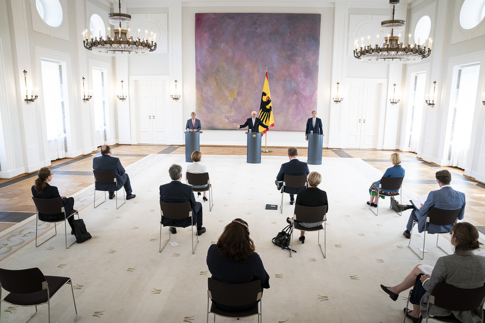 Bundespräsident Frank-Walter Steinmeier bei einem Statement zur Vorstellung des Gemeinsamen Appells mit den Spitzen von Wirtschaft und Gewerkschaften zur beruflichen Bildung in Zeiten der Corona-Pandemie