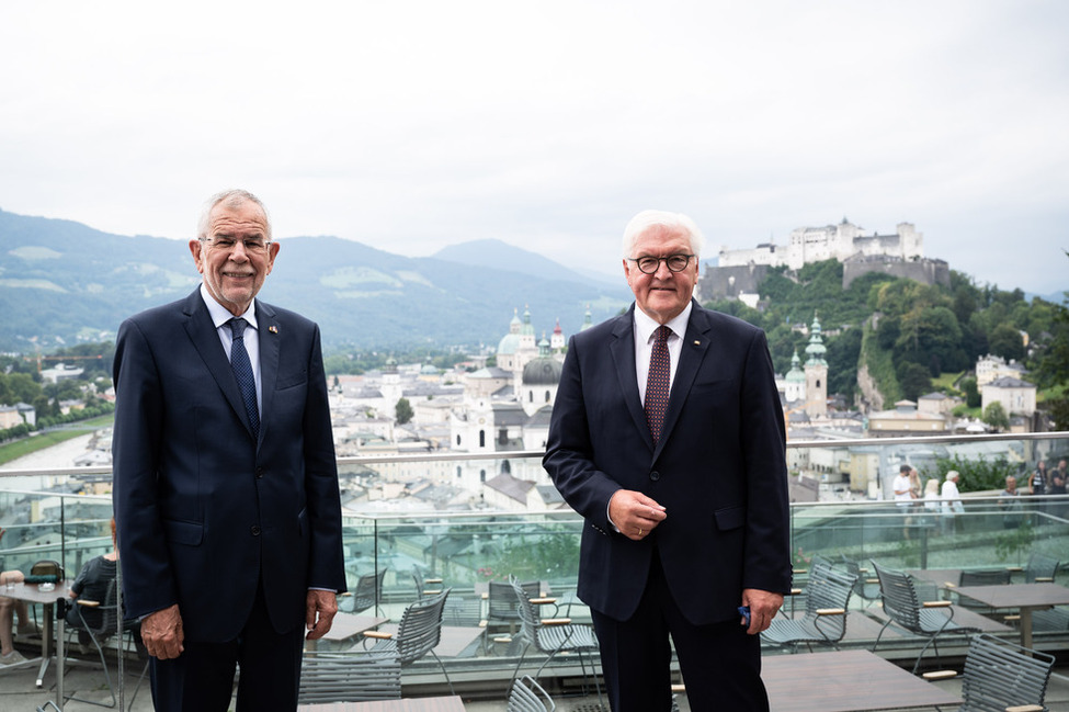 Bundespräsident Frank-Walter Steinmeier beim gemeinsamen Mittagessen mit dem Bundespräsidenten der Republik Österreich, Alexander Van der Bellen, auf dem Mönchsberg anlässlich der Salzburger Festspiele in Österreich