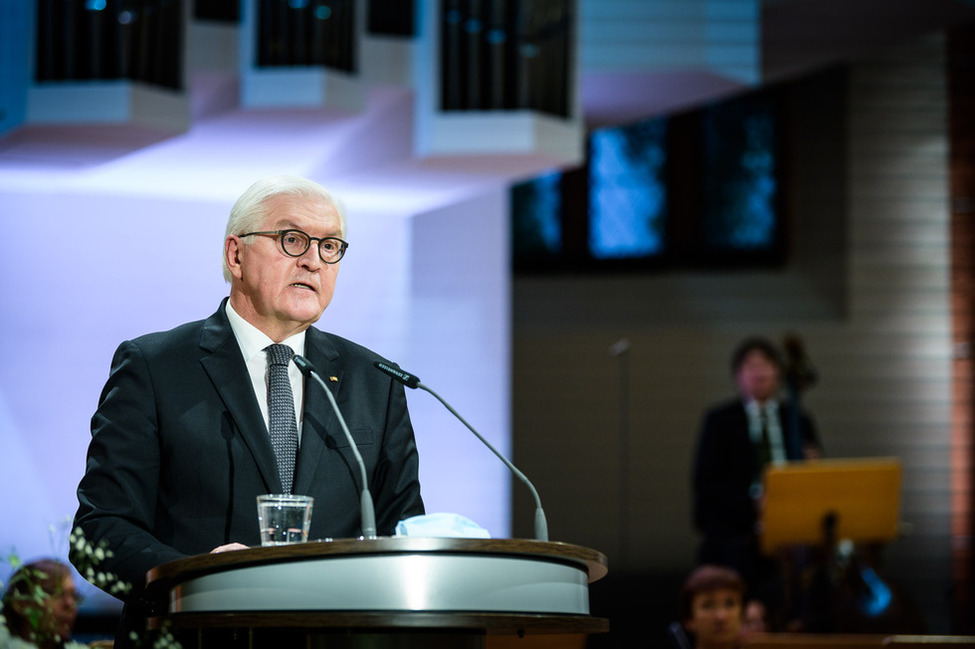 Bundespräsident Frank-Walter Steinmeier bei einer Gedenkrede in der Ulrichskirche zum ersten Jahrestag des Anschlags in Halle