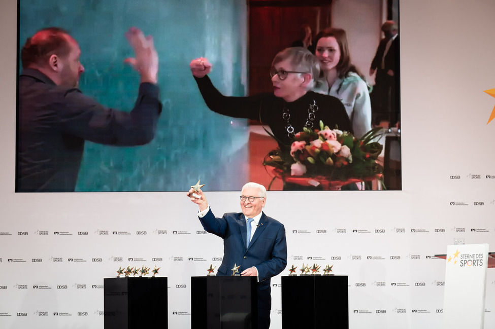 Bundespräsident Frank-Walter Steinmeier bei der Verleihung des „Großen Sterns des Sports“ in Gold während der digitalen Preisverleihung "Sterne des Sports" in Gold 2020.