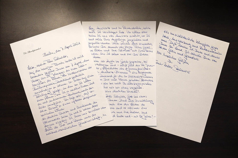 Handschriftlicher Brief an die Holocaustüberlebende Zilli Schmid von Bundespräsident Frank-Walter Steinmeier zur Verleihung des Verdienstkreuzes am Bande des Verdienstordens der Bundesrepublik Deutschland 