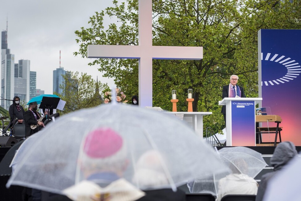 Bundespräsident Steinmeier hält eine Rede zum Abschluss des 3. Ökumenischen Kirchentages an der Weseler Werft in Frankfurt am Main