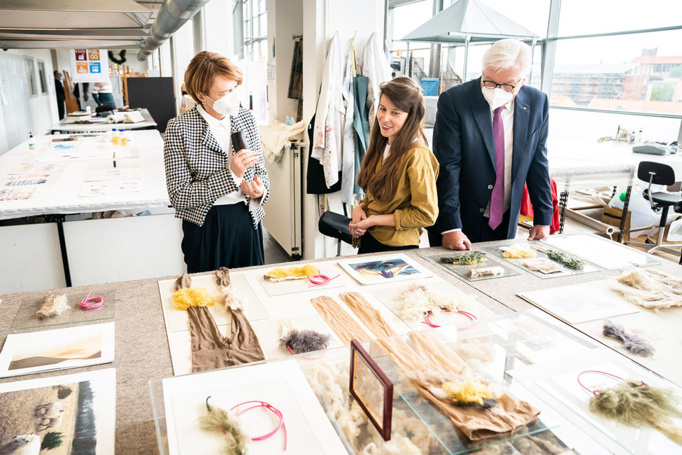 Bundespräsident Frank-Walter Steinmeier und Elke Büdenbender bei der Führung durch die Designskolen in Kolding anlässlich einer Reise nach Dänemark 