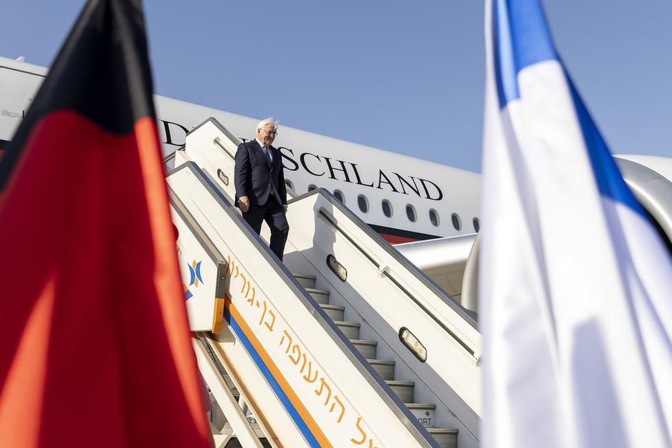 Bundespräsident Frank-Walter Steinmeier bei der Ankunft am Flughafen in Tel Aviv anlässlich des Staatsbesuchs in Israel